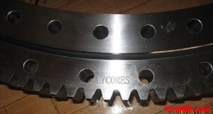 slewing ring with outer teeth